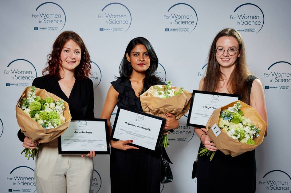 <strong>3 jeunes chercheuses reçoivent une bourse L’Oréal-Unesco Pour les Femmes et la Science</strong>